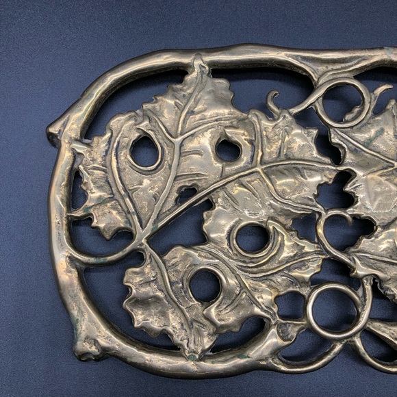 Vintage Brass Footed Trivet Vine Ivy Grape Leaf 10”x5.5” Rare - Picture 2 of 9